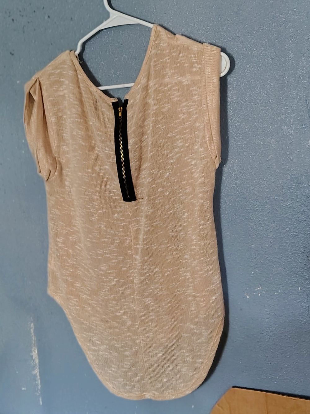 Cleo Women’s Beige Knit Zip-Back Top Size small